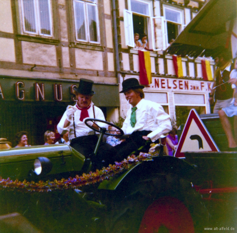 Schützenfest1973-69-GerhardWulfes-UweHagemann