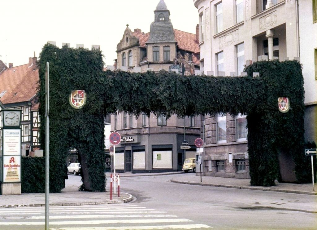 Burgfreiheit1977-01-Schützenfest-Torbogen