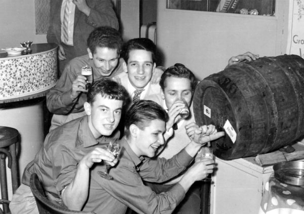 Fanfarenzug1958-03-Eiberg-Cafe